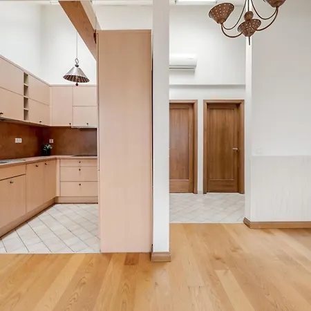 Old Town Apartment *